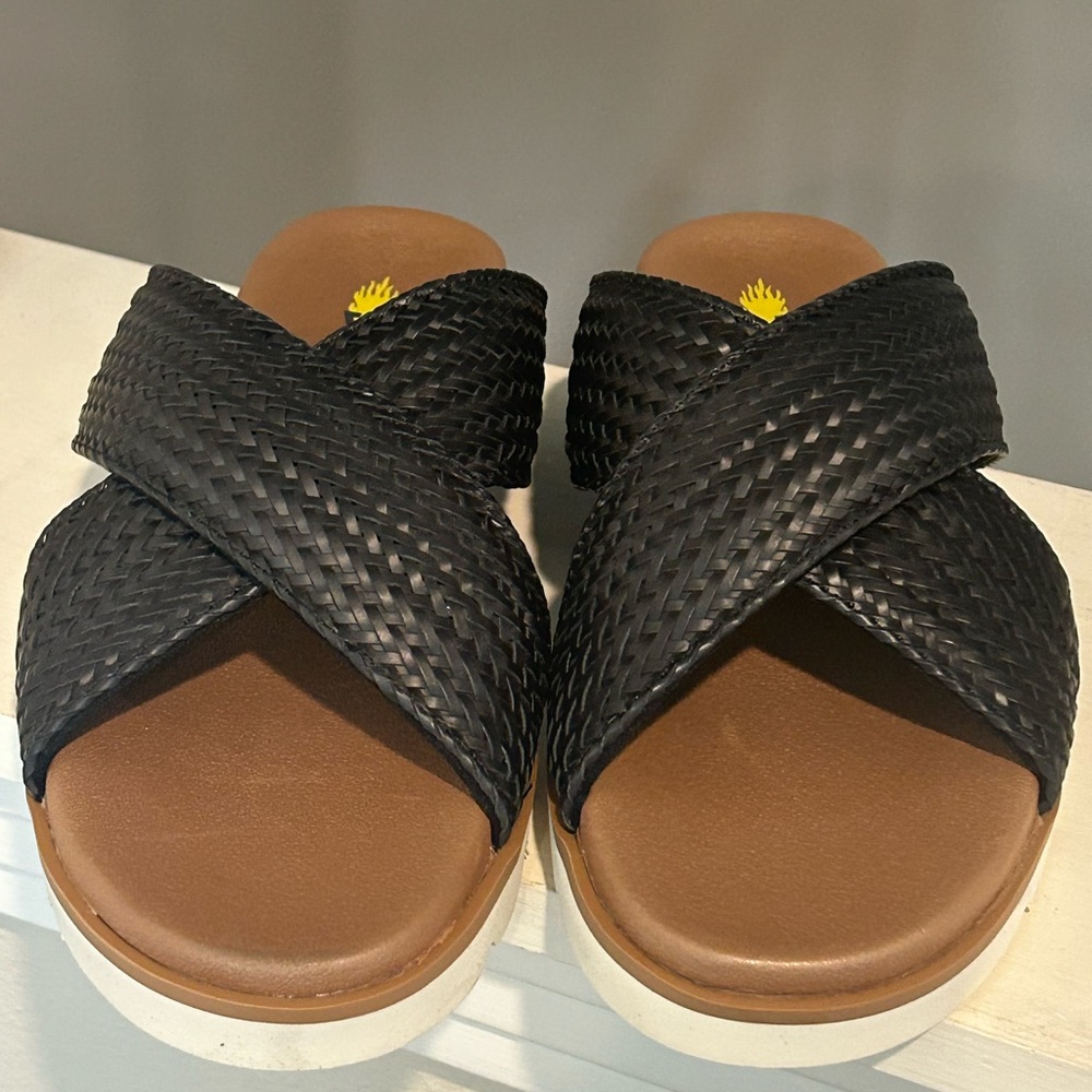 Volatile Women's Aushan Black Woven Size 11 Style PV170 Back Woven New In Box - Picture 6 of 10